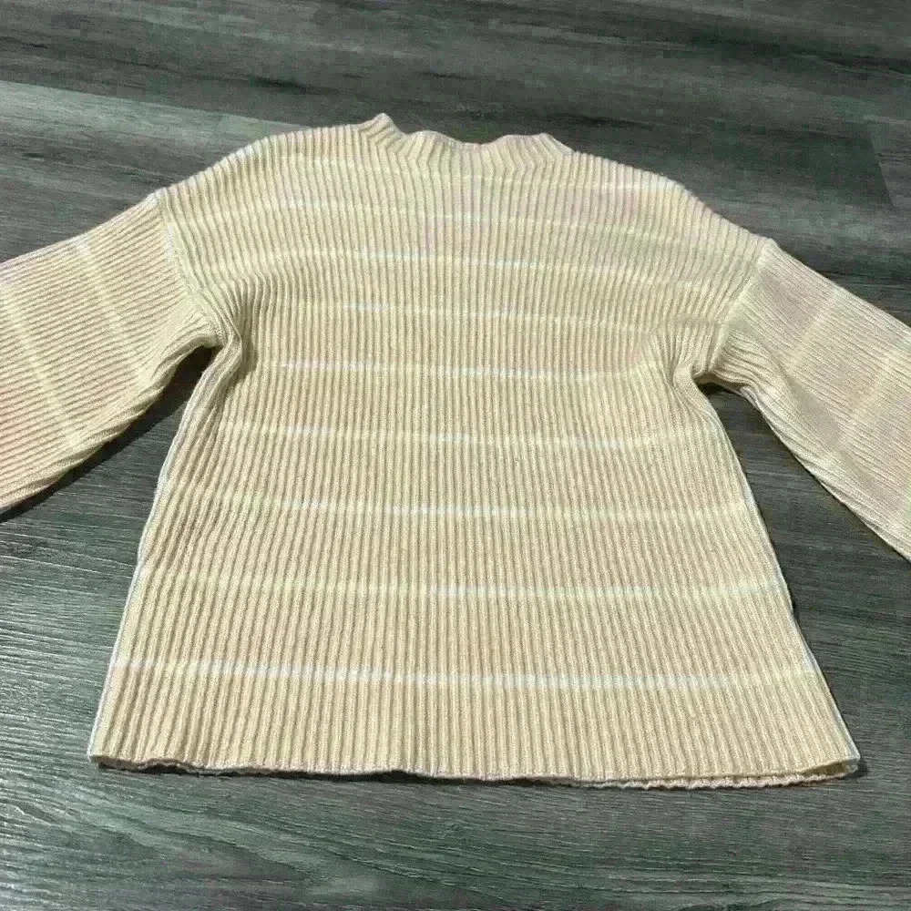 Saylor gorgeous sweater